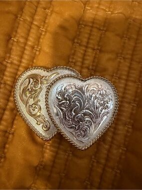 Heart-Shaped Embossed Metal Belt Buckle - Silver and Gold